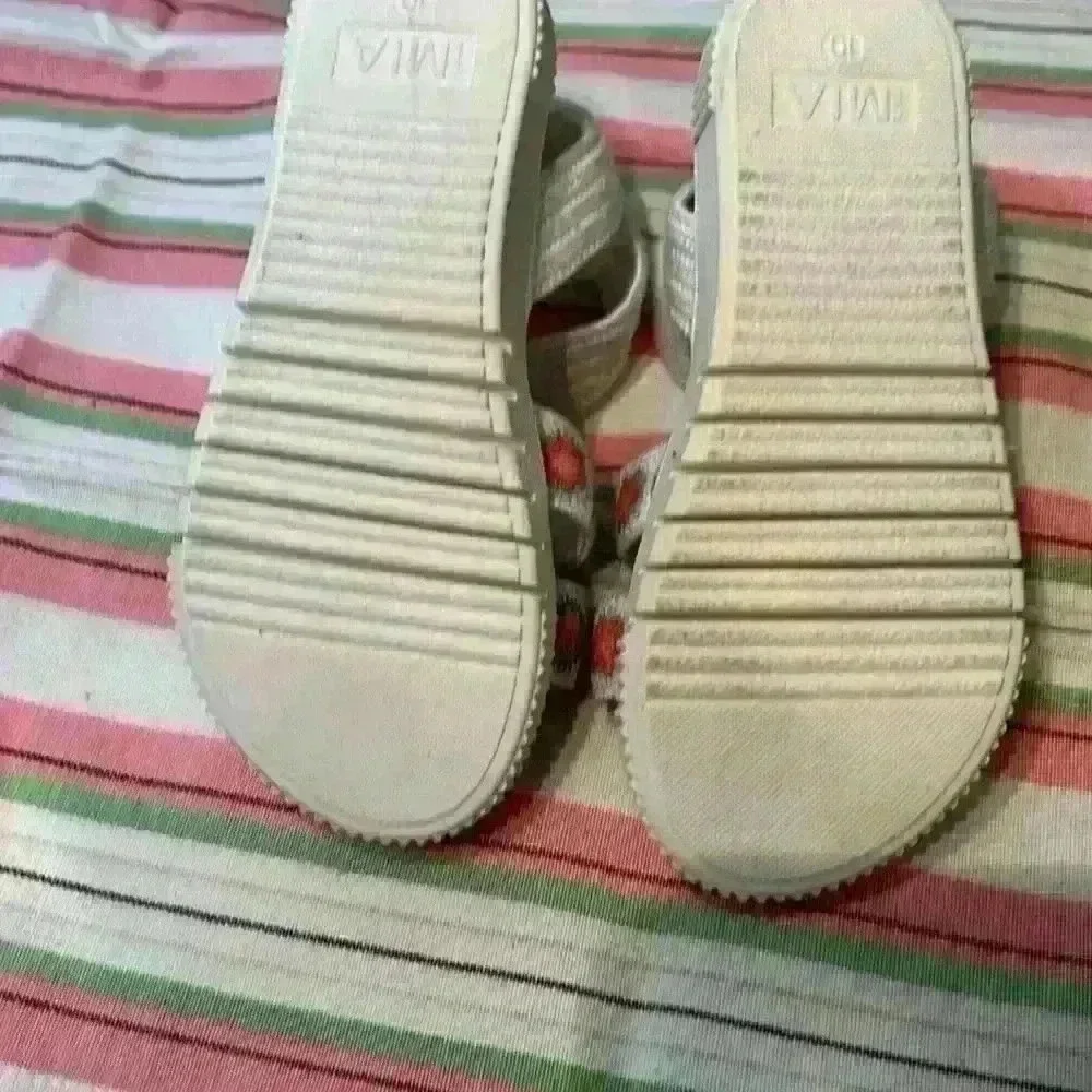 MINI MIA Childs size 10 sandal white with decoration straps NWT